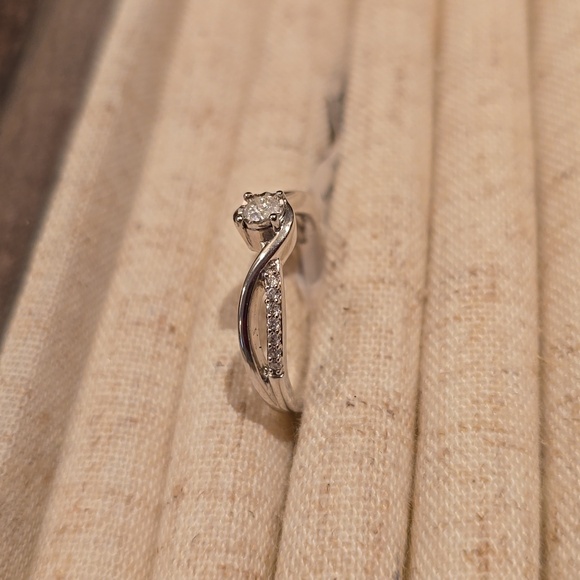 KOHL'S 1/5 CTTW DIAMOND 10K GOLD RING SIZE 7 - Picture 7 of 14